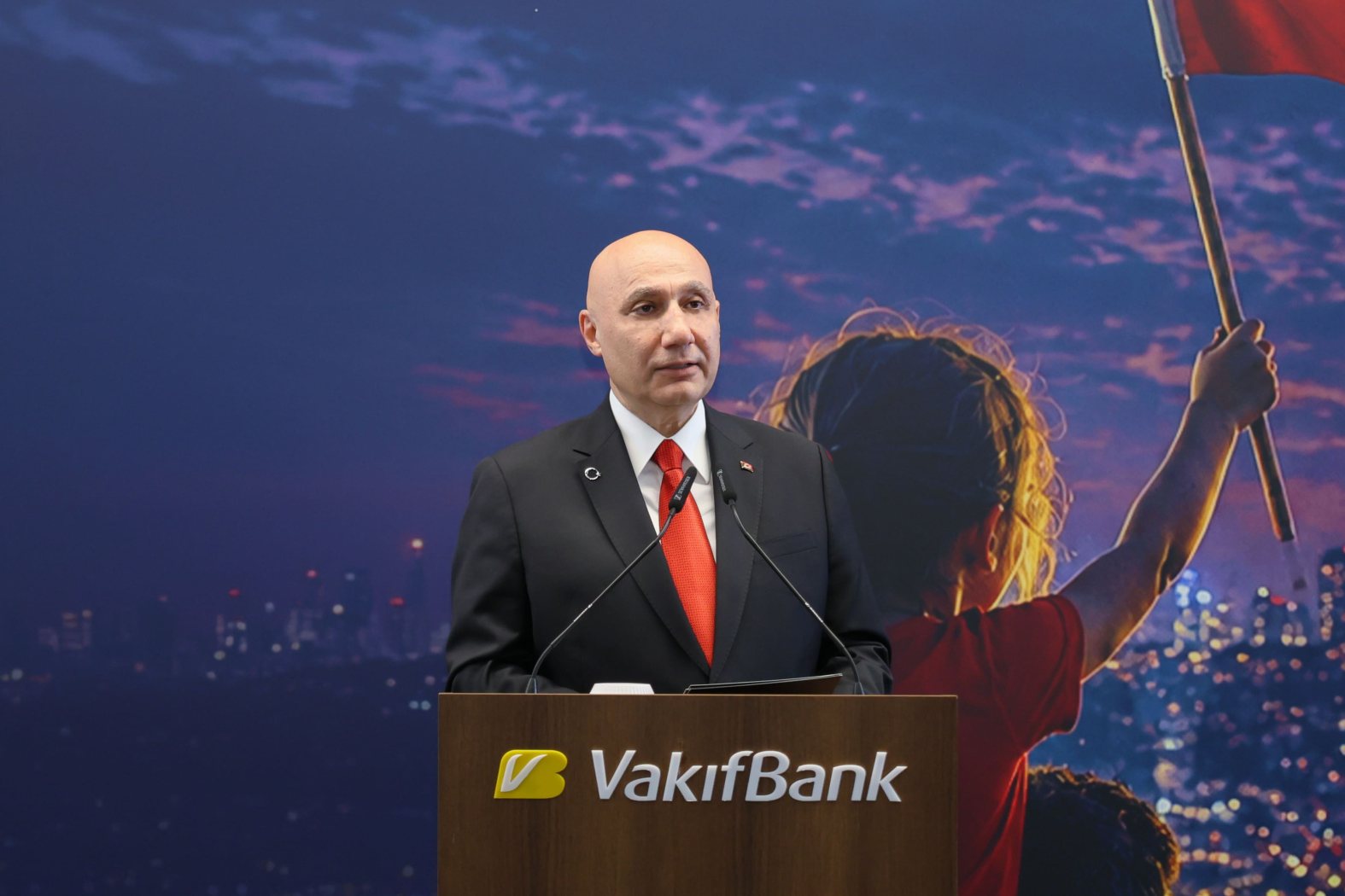 “İrade Bizim, Zafer Bizim” sergisi ziyaretçileriyle buluştu